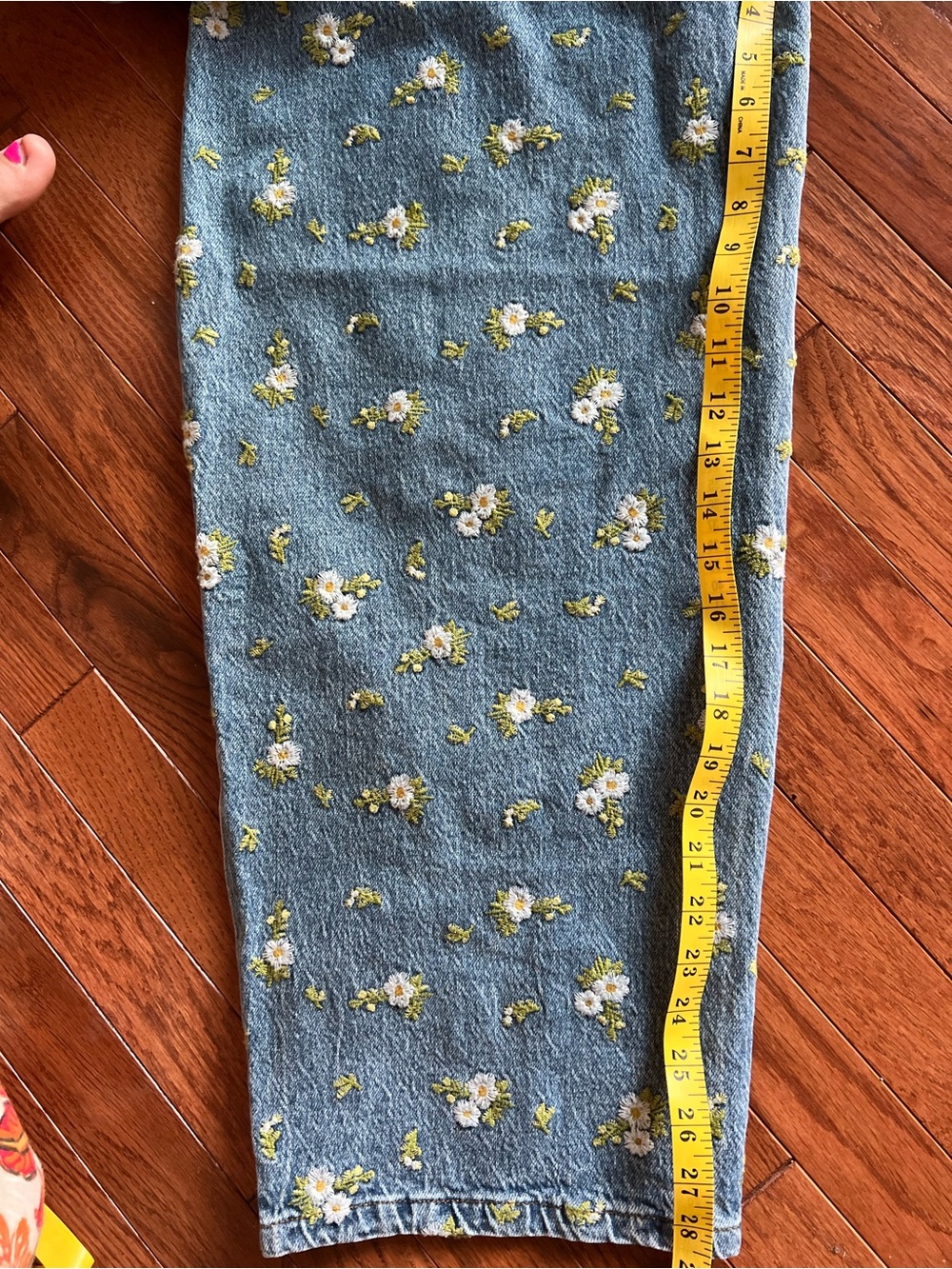 180.NWT Anthropology  Embroidered High-Rise Barrel jeans - Picture 6 of 7